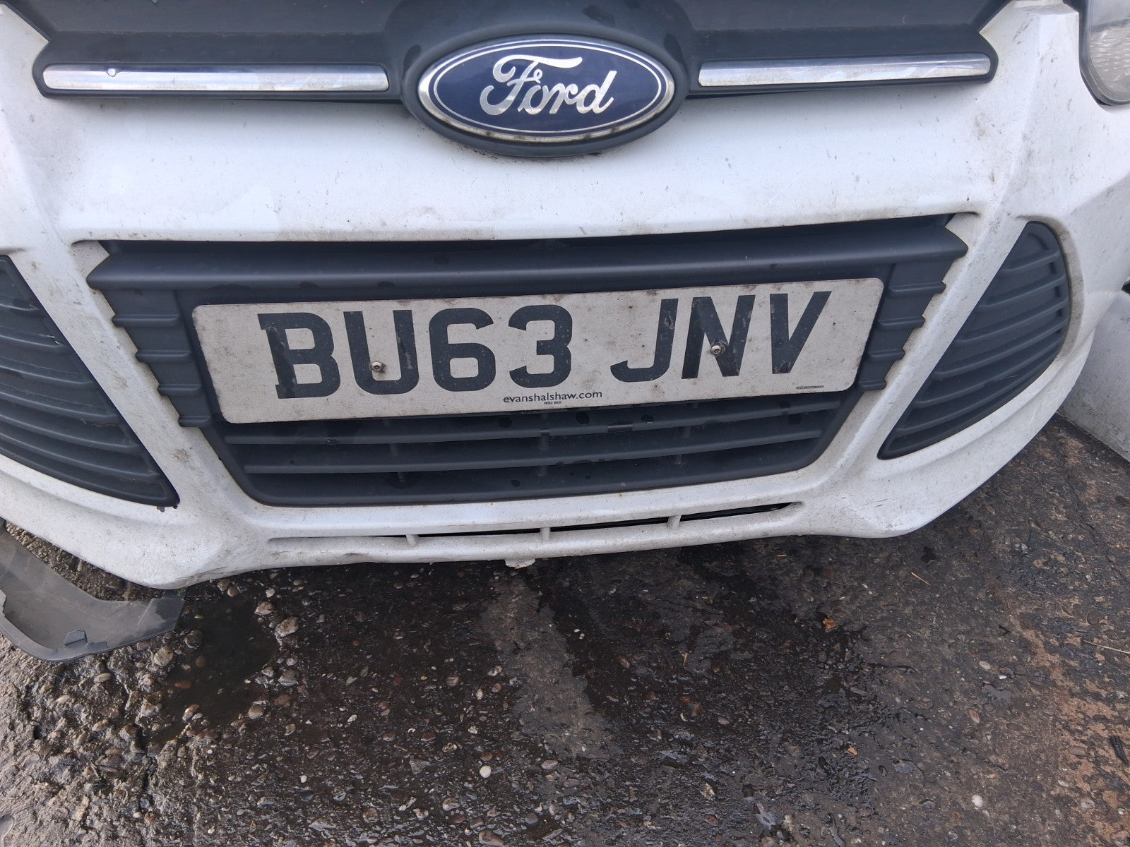 2013 FORD FOCUS MK3 HATCHBACK COMPLETE FRONT BUMPER WITH GRILL & FOG LIGHTS