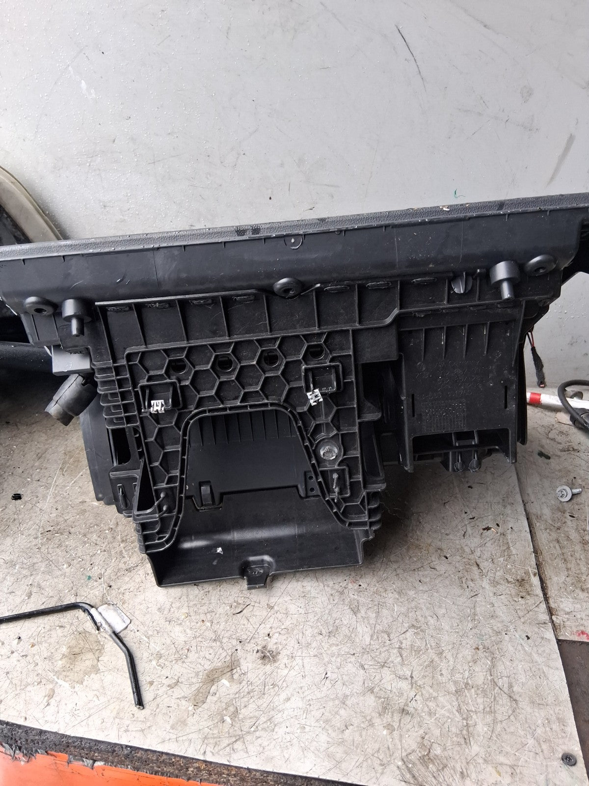 2019 VW VOLKSWAGEN GOLF FRONT DASHBOARD GLOVEBOX 5G2857097