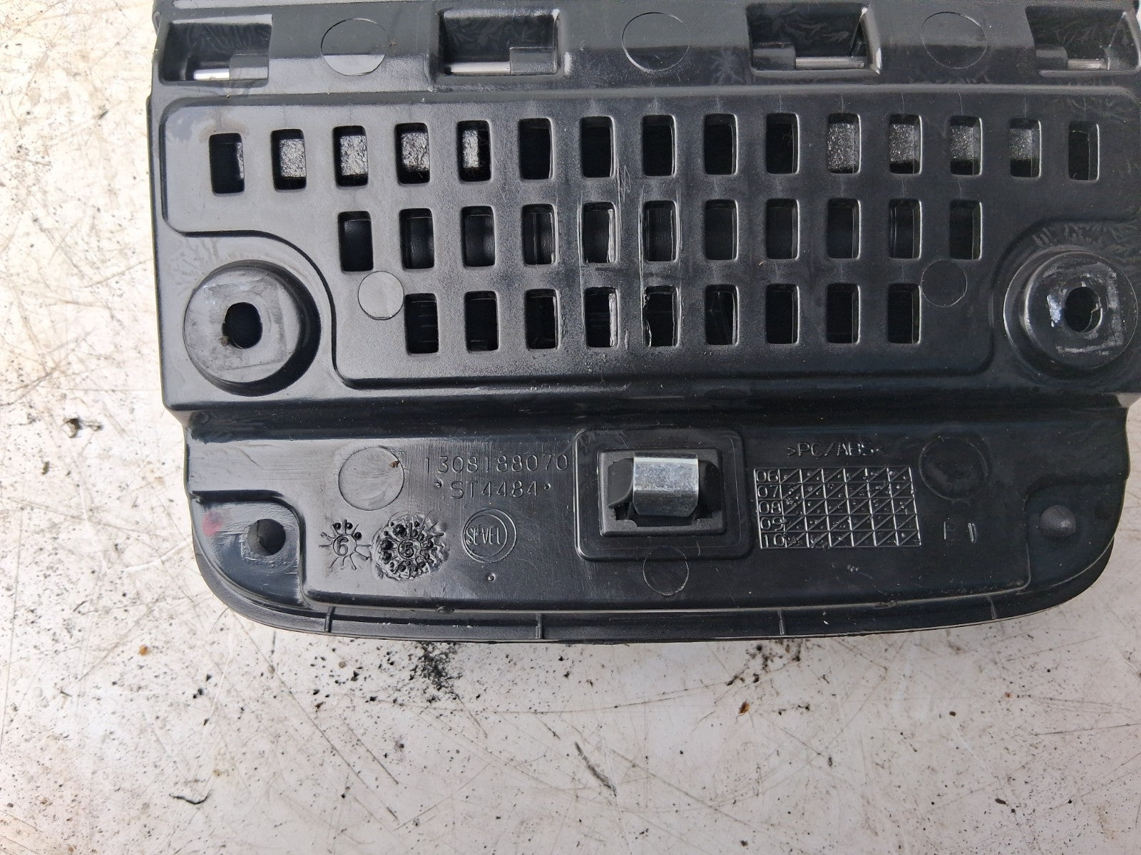 2016 PEUGEOT BOXER MK3 FRONT DASH STORAGE COMPARTMENT CLIP BOARD 1308188070