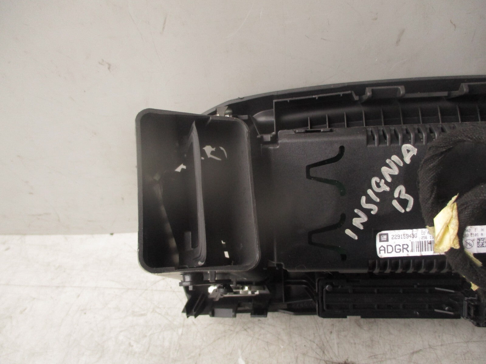 2013 VAUXHALL INSIGNIA MK1 MULTIMEDIA SCREEN DISPLAY AND AIR VENTS 22915943G