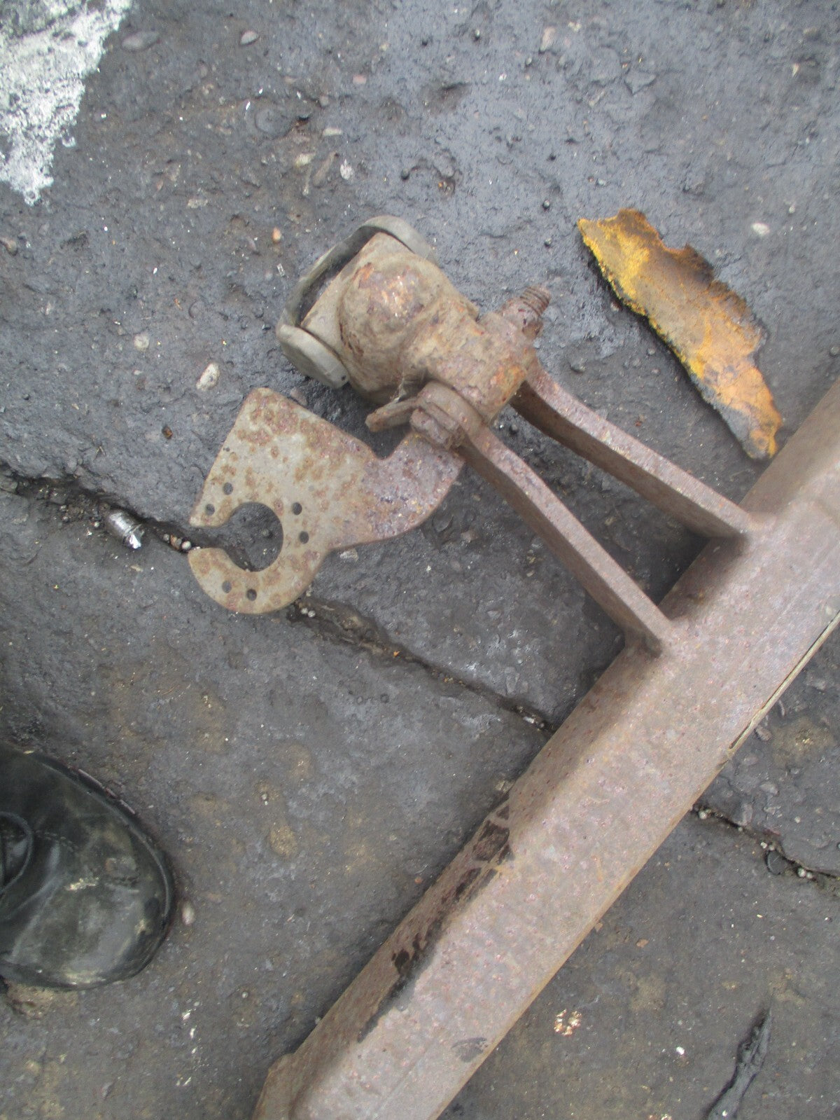 BMW 3 SERIES E46 2002 REAR METAL TOW BAR