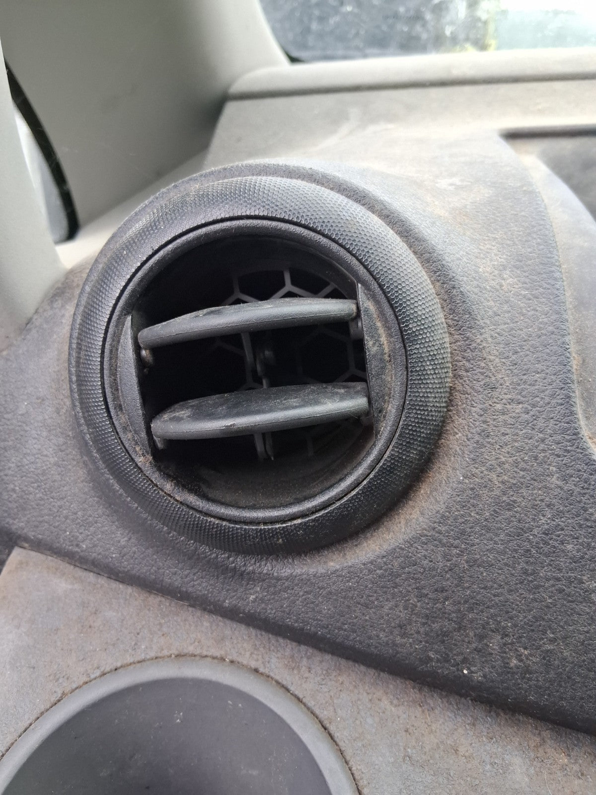2018 NISSAN NV200 NSF PASSENGER SIDE FRONT LEFT AIR VENT