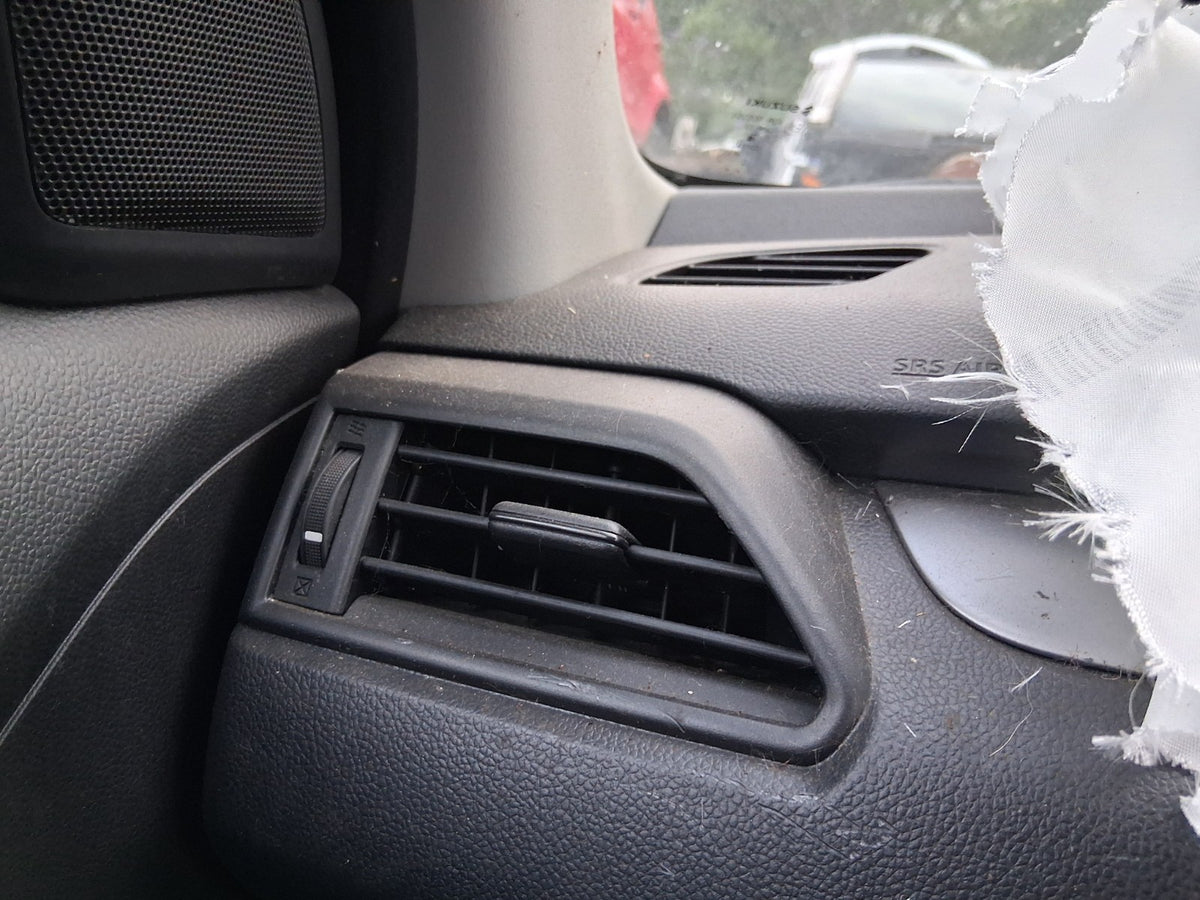 2021 SUZUKI SWIFT A2L MK4 NSF PASSENGER SIDE FRONT LEFT AIR VENT