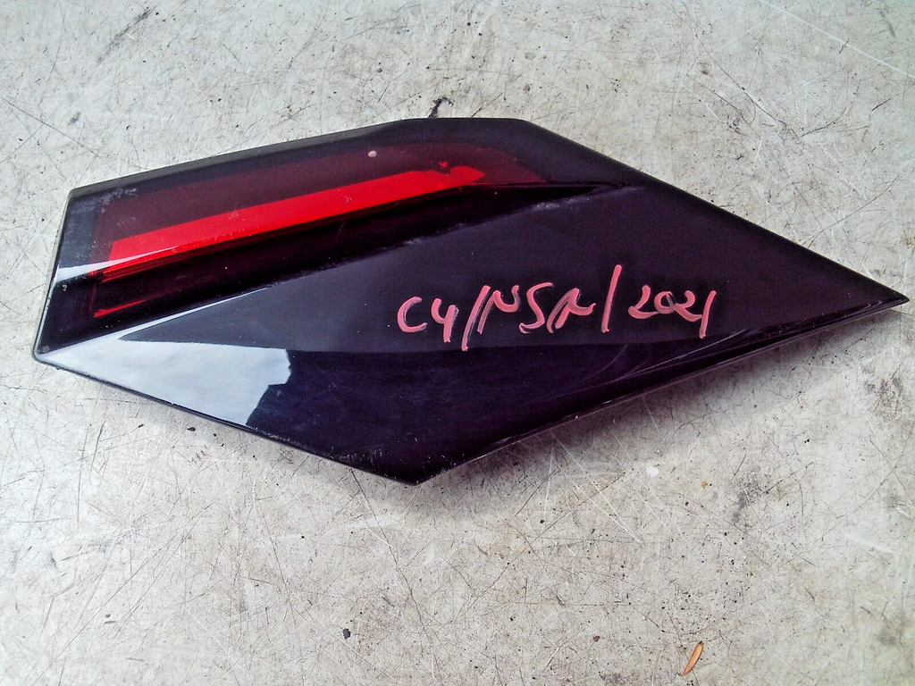 2021 CITROEN C4 MK3 NSR PASSENGER SIDE REAR LIGHT REFLECTOR TAILGATE 9835109780