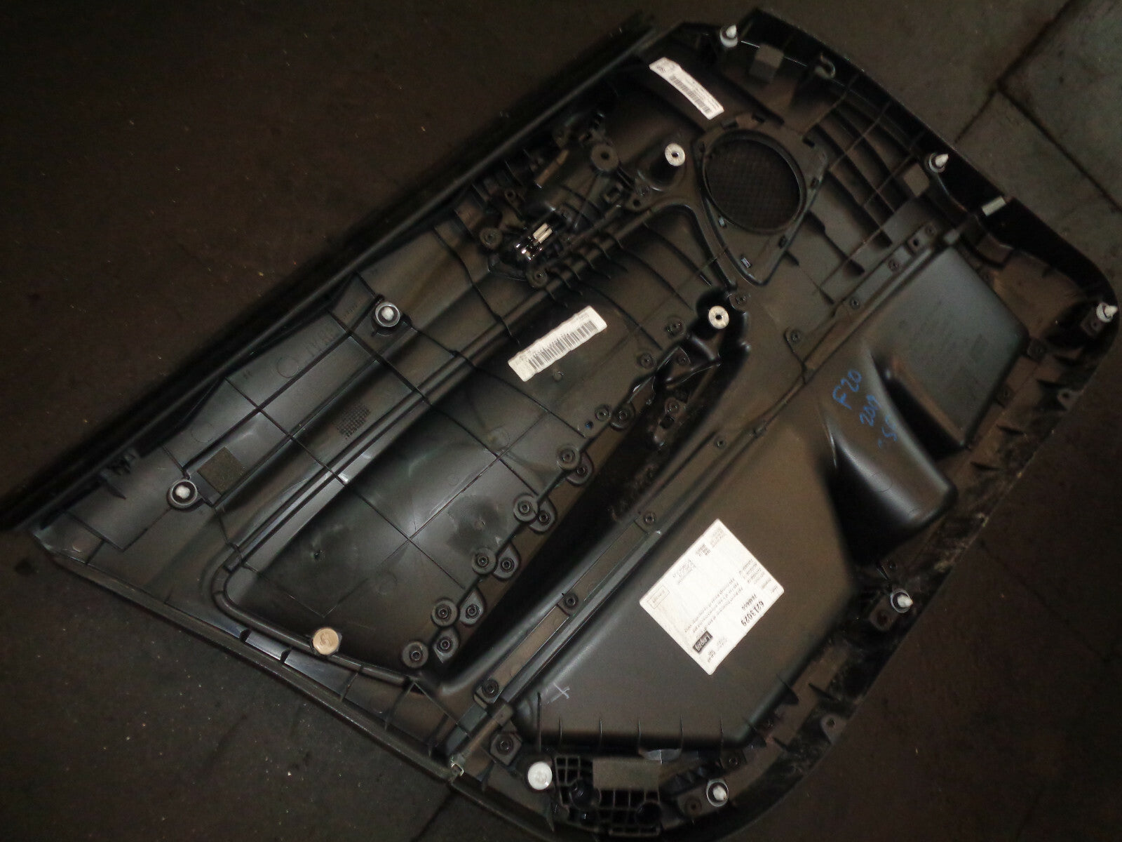 BMW 1 SERIES F20 2019 OSF DRIVER SIDE FRONT DOOR CARD PANEL 7240404