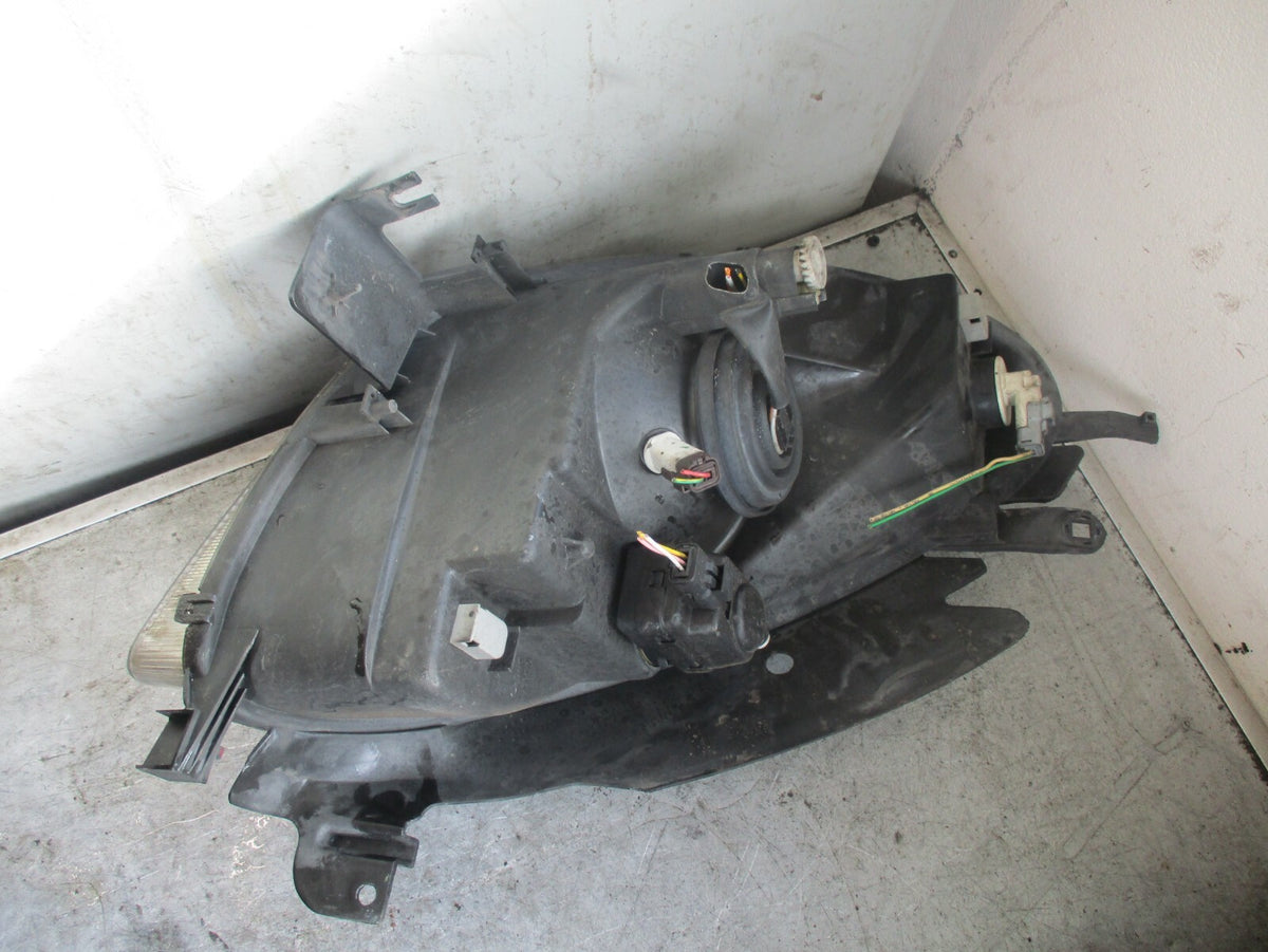 CITROEN XSARA PICASSO 2002 NS PASSENGER SIDE HEADLIGHT 89300210