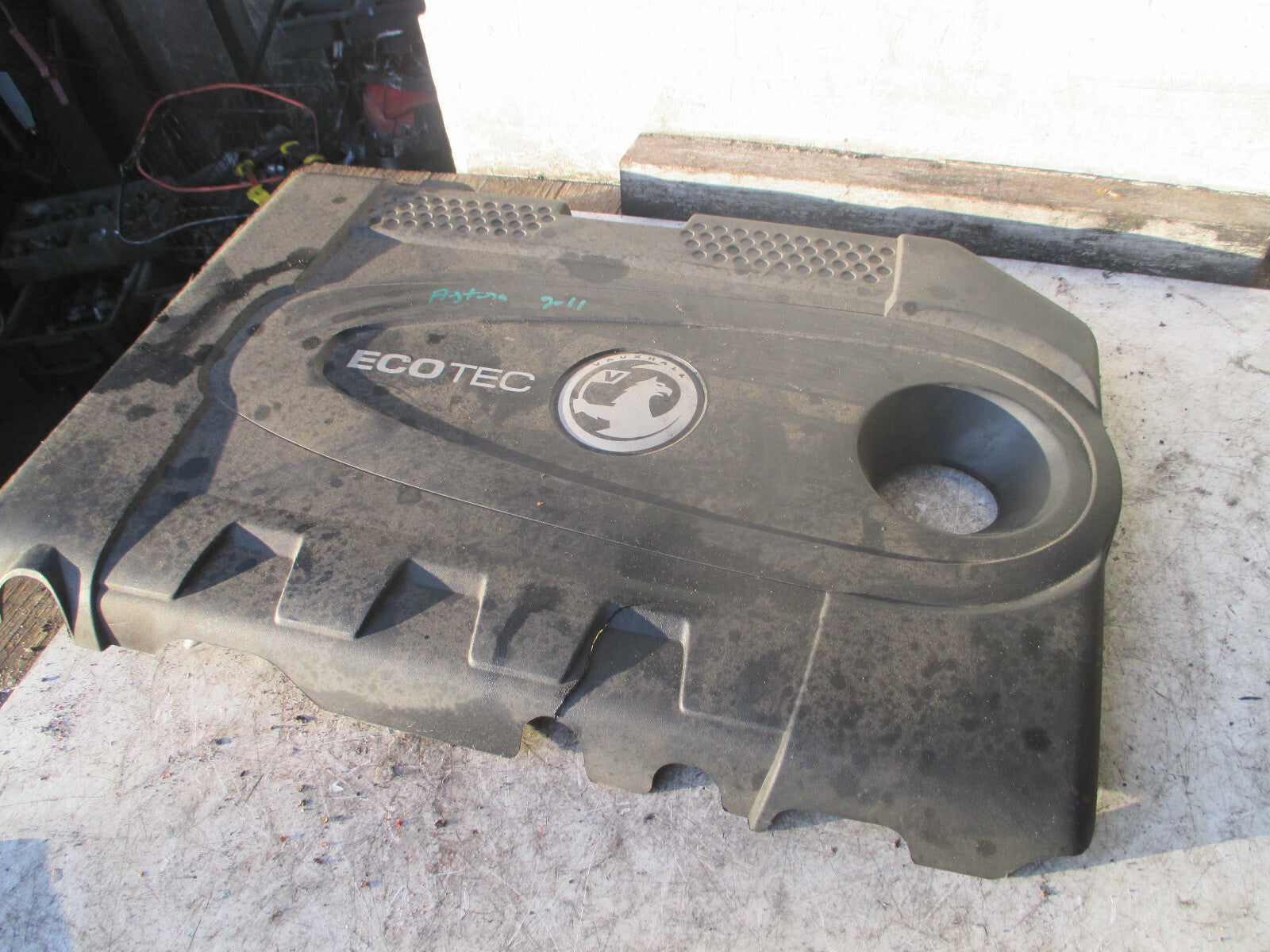 VAUXHALL ASTRA J 2011 2.0 DIESEL ENGINE COVER 31567156