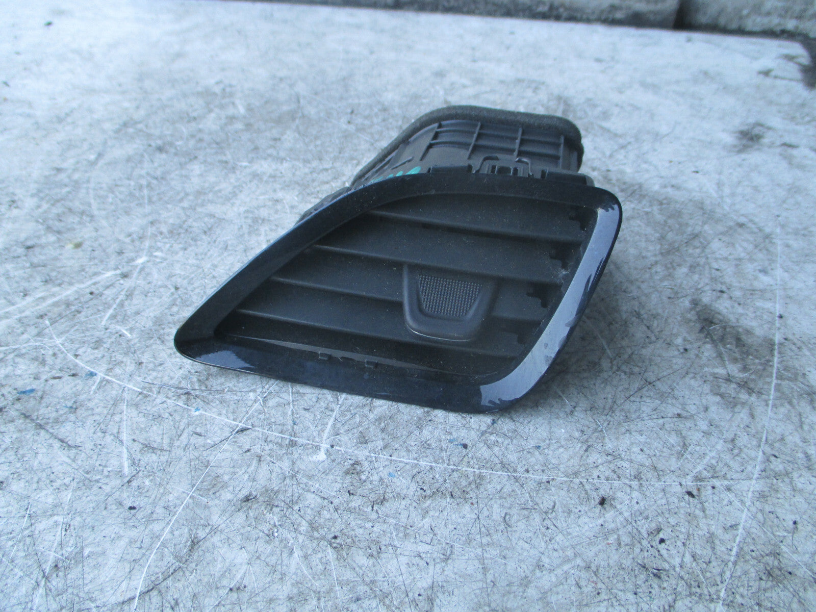 VAUXHALL VIVA 2018 OSF DRIVER SIDE AIR VENT BLACK 95250705