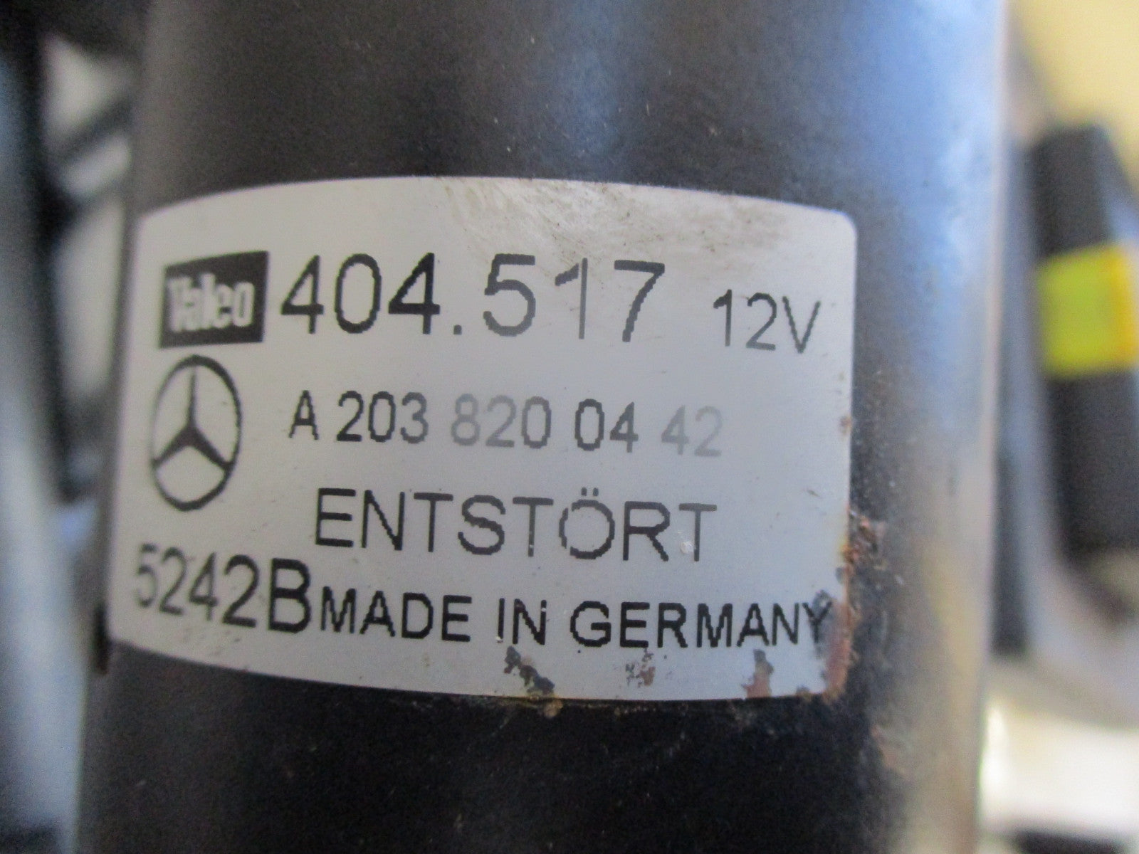 2002 MERCEDES C CLASS COUPE W203 FRONT WIPER MOTOR AND LINKAGE A2038200442