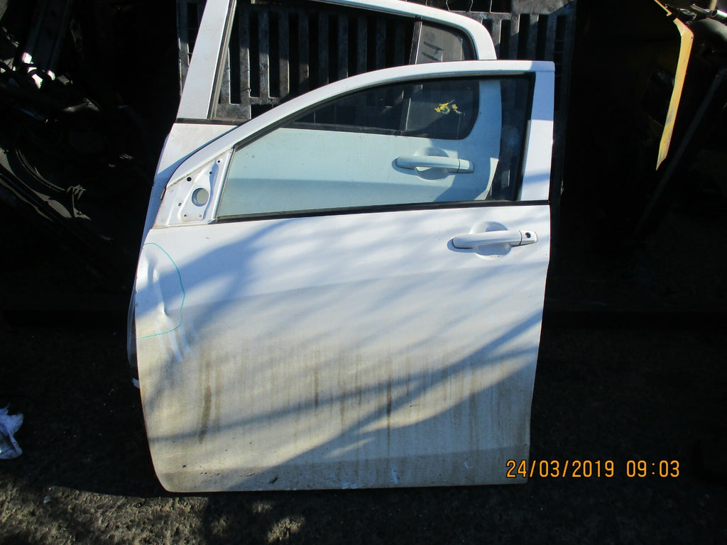 SUZUKI CELERIO LF (MK1) NSF PASSENGER SIDE FRONT BARE DOOR WHITE (DAMAGED)