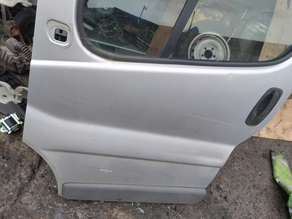 VAUXHALL VIVARO MK1 2012 NSF PASSENGER SIDE FRONT DOOR SILVER GREY