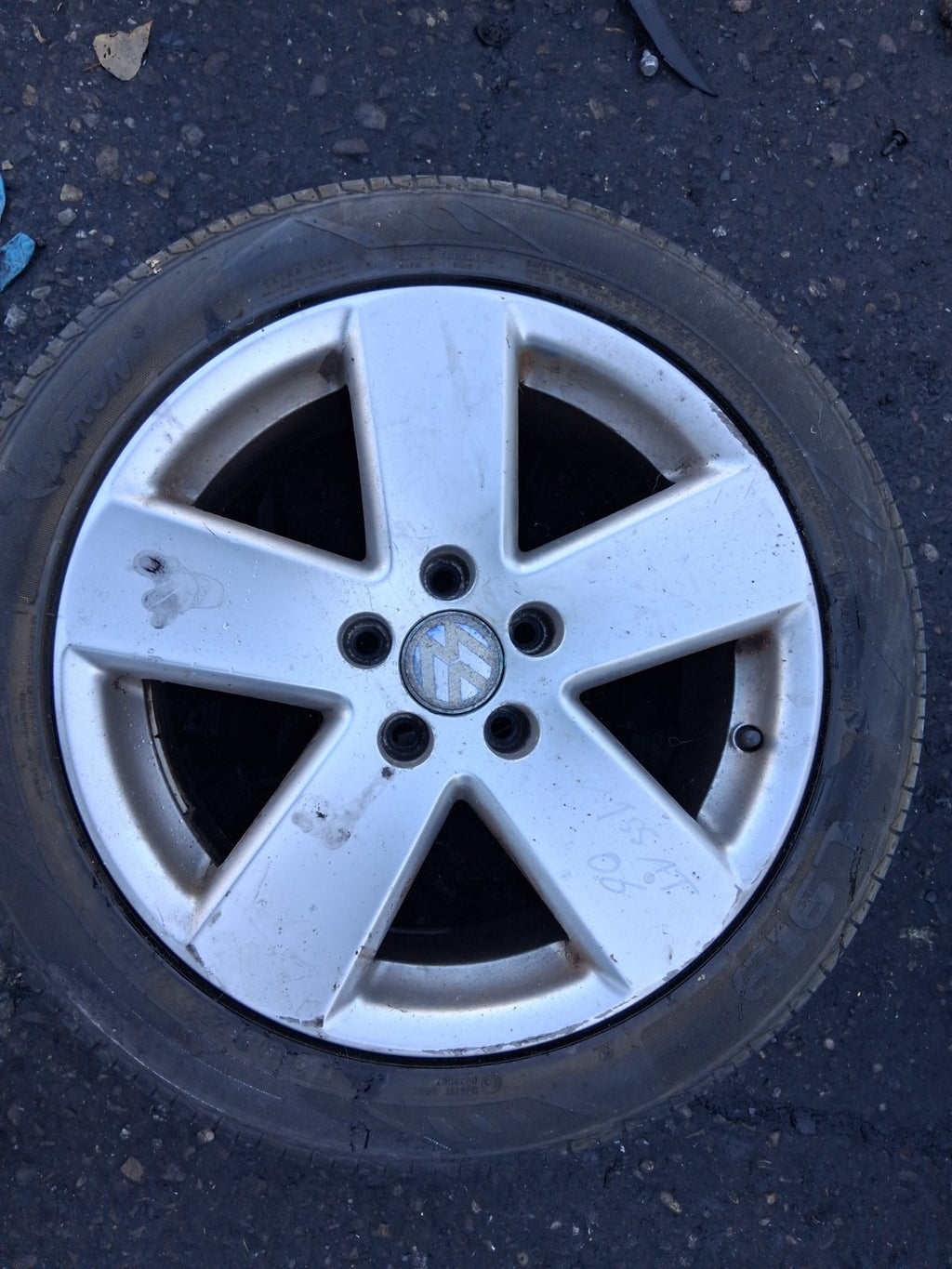 2006 VW VOLKSWAGEN PASSAT B6 17 INCH ALLOY WHEEL WITH TYRE 235/45R17