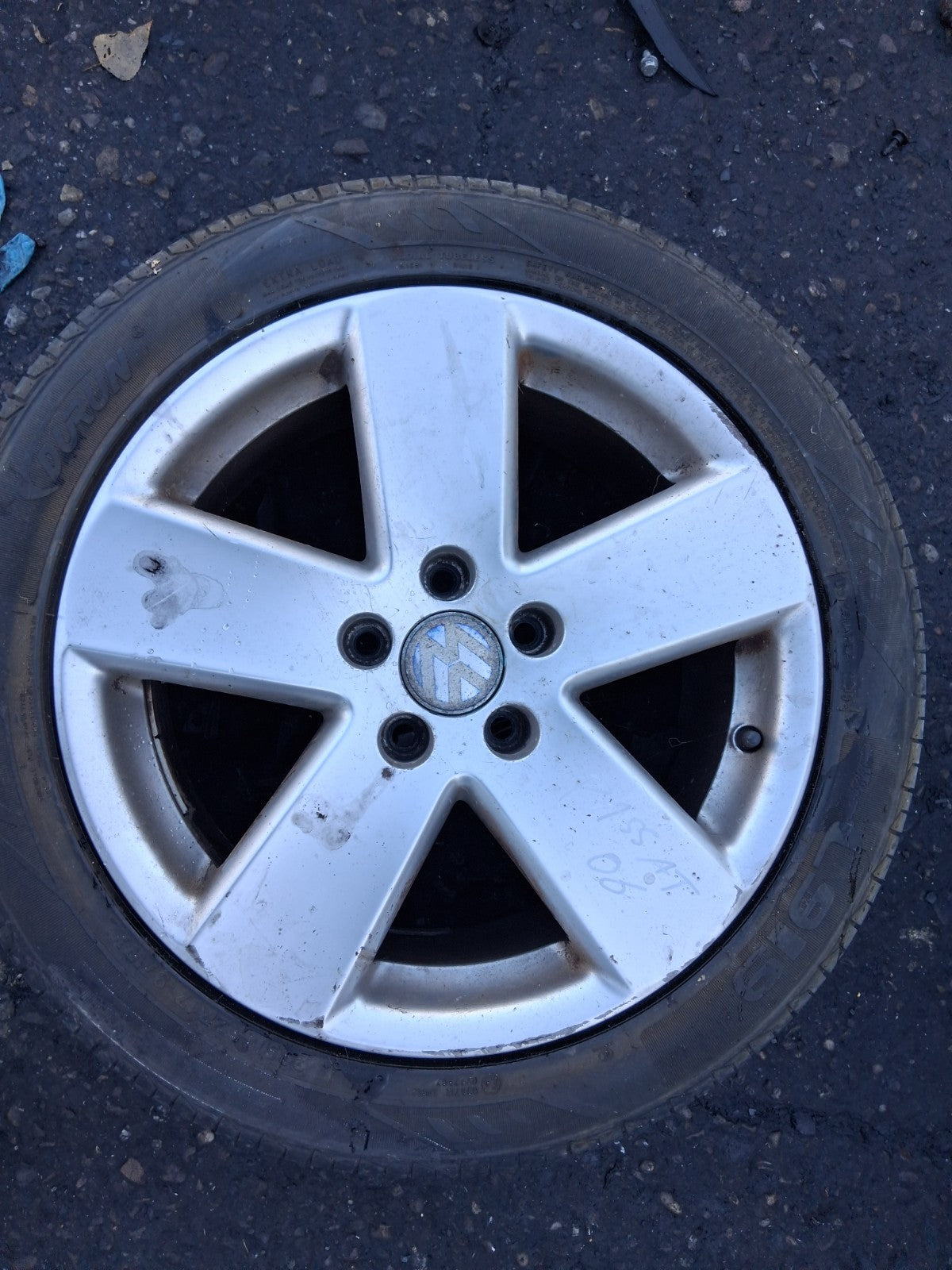 2006 VW VOLKSWAGEN PASSAT B6 17 INCH ALLOY WHEEL WITH TYRE 235/45R17