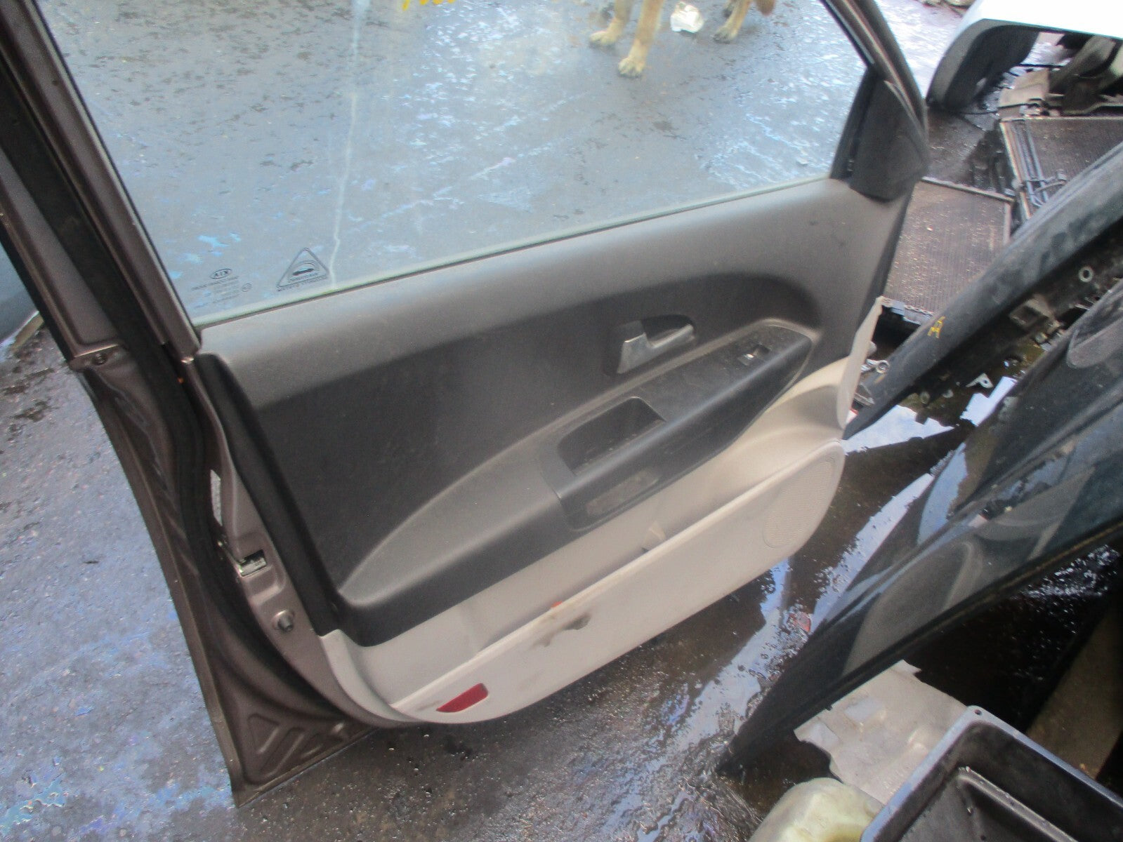 KIA CEED MK1 2007 NSF PASSENGER SIDE FRONT COMPLETE DOOR BEIGE 8Q
