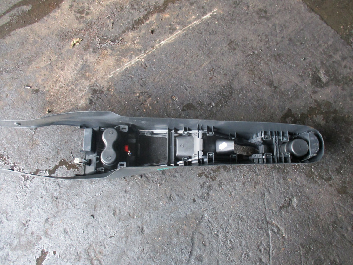 SEAT IBIZA 6J (MK4) PLASTIC CENTRE CONSOLE CUP HOLDERS HANDBRAKE TRIM 6J0858331
