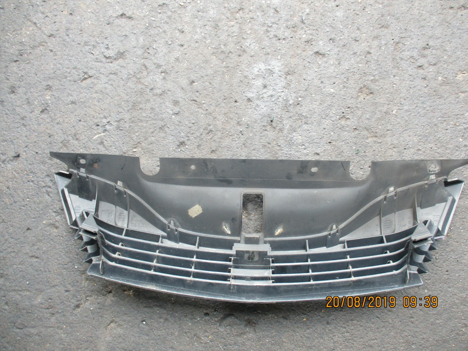 RENAULT LAGUNA MK2 FRONT HOOD GRILLE PANEL SILVER 8200012581