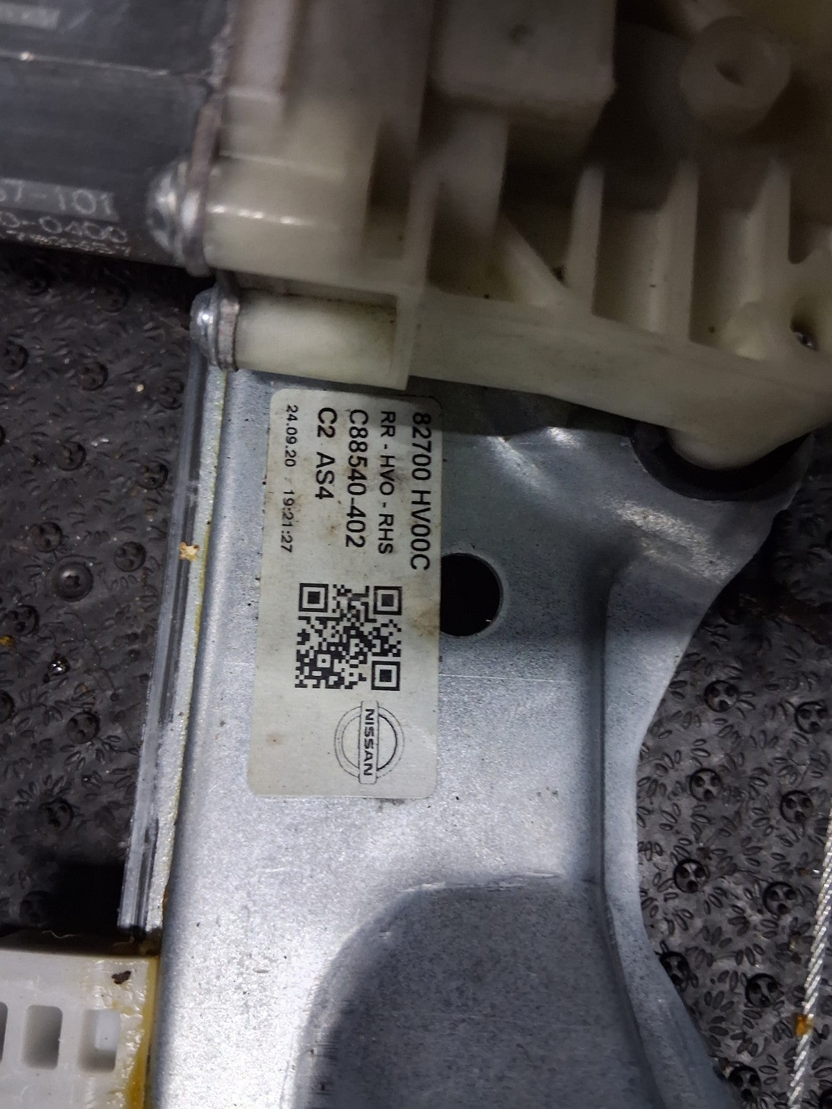 2020 NISSAN QASHQAI J11 MK2 OSR DRIVER SIDE WINDOW MOTOR REGULATOR 82700HV00C