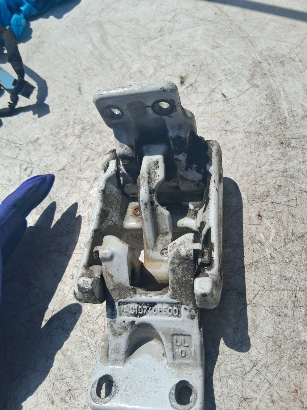 MERCEDES BENZ SPRINTER 2022 W907 NSR PASSENGER REAR DOOR HINGE PAIR A9107406500