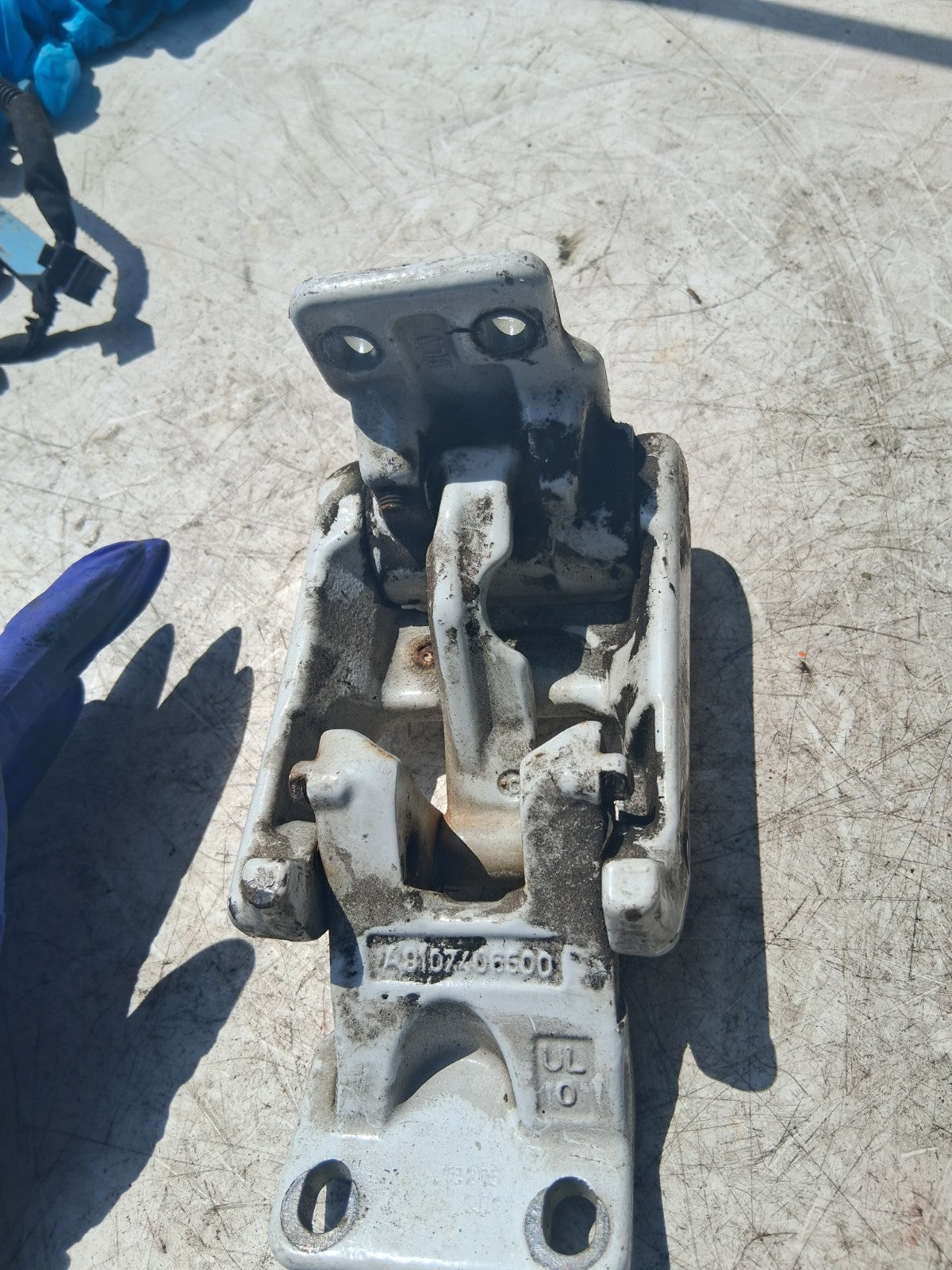 MERCEDES BENZ SPRINTER 2022 W907 NSR PASSENGER REAR DOOR HINGE PAIR A9107406500