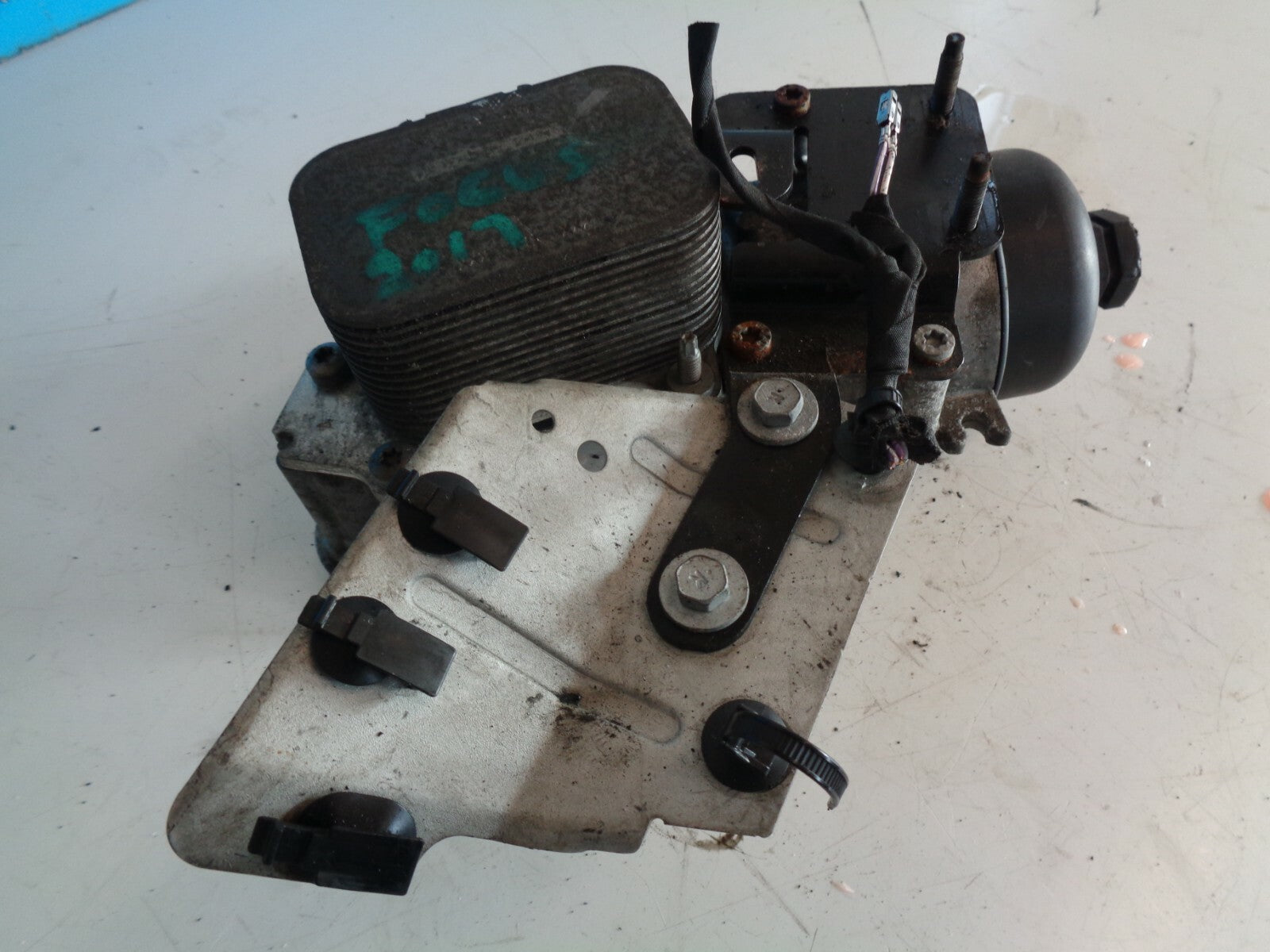 FORD FOCUS 2017 MK3 1.5 TDCI OIL FILTER COOLER HOUSING