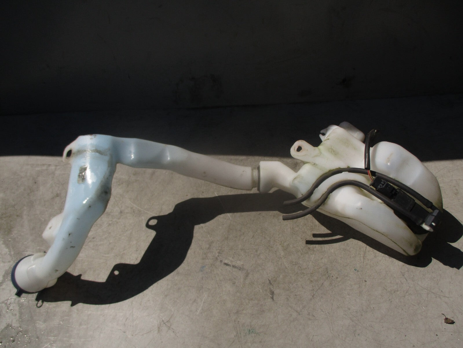 2016 CITROEN DS3 WINDSCREEN WASHER BOTTLE TANK WITH PUMP 968398868000