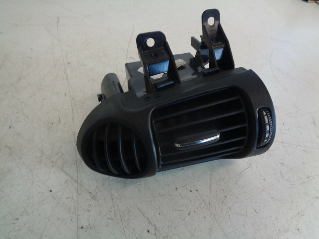 MERCEDES BENZ C CLASS 2005 W203 OS DRIVER SIDE RIGHT AIR VENT A2038300654