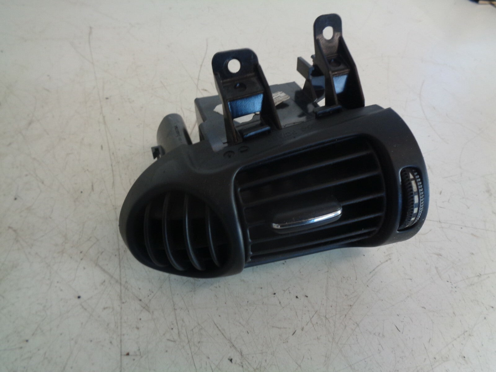 MERCEDES BENZ C CLASS 2005 W203 OS DRIVER SIDE RIGHT AIR VENT A2038300654
