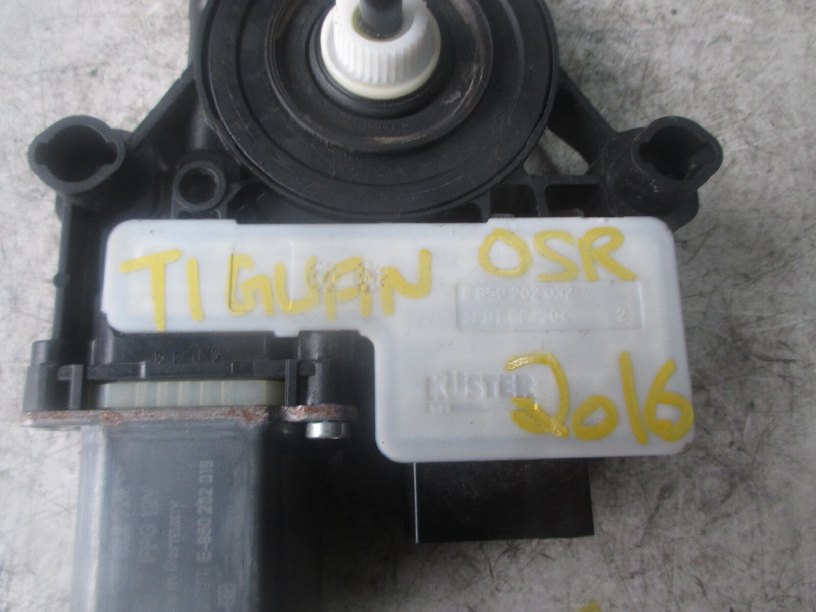 2016 VW VOLKSWAGEN TIGUAN OSR DRIVER SIDE REAR WINDOW REGULATOR MOTOR 0130822724