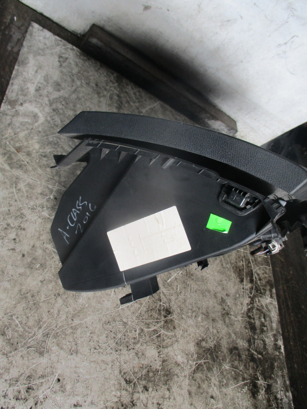 MERCEDES A CLASS 2016 GLOVE BOX STORAGE COMPARTMENT