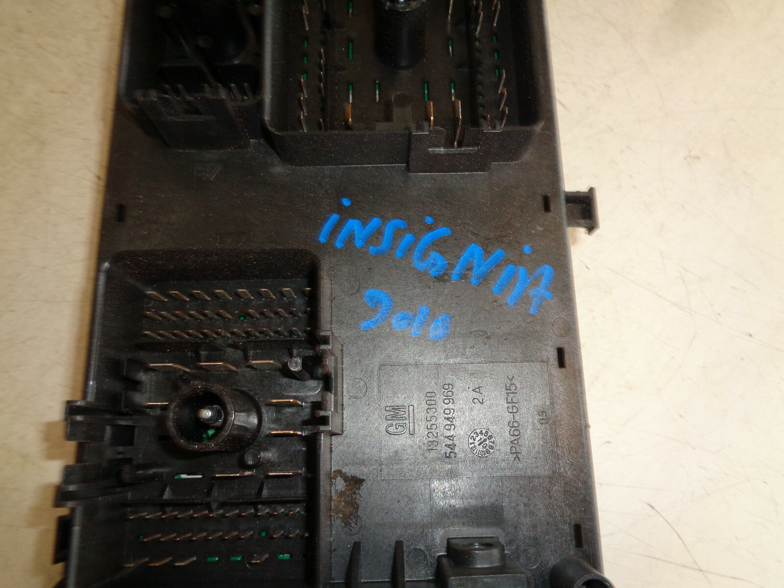 VAUXHALL INSIGNIA A MK1 2010 UNDER BONNET FUSE BOX RELAY BOX 13275881