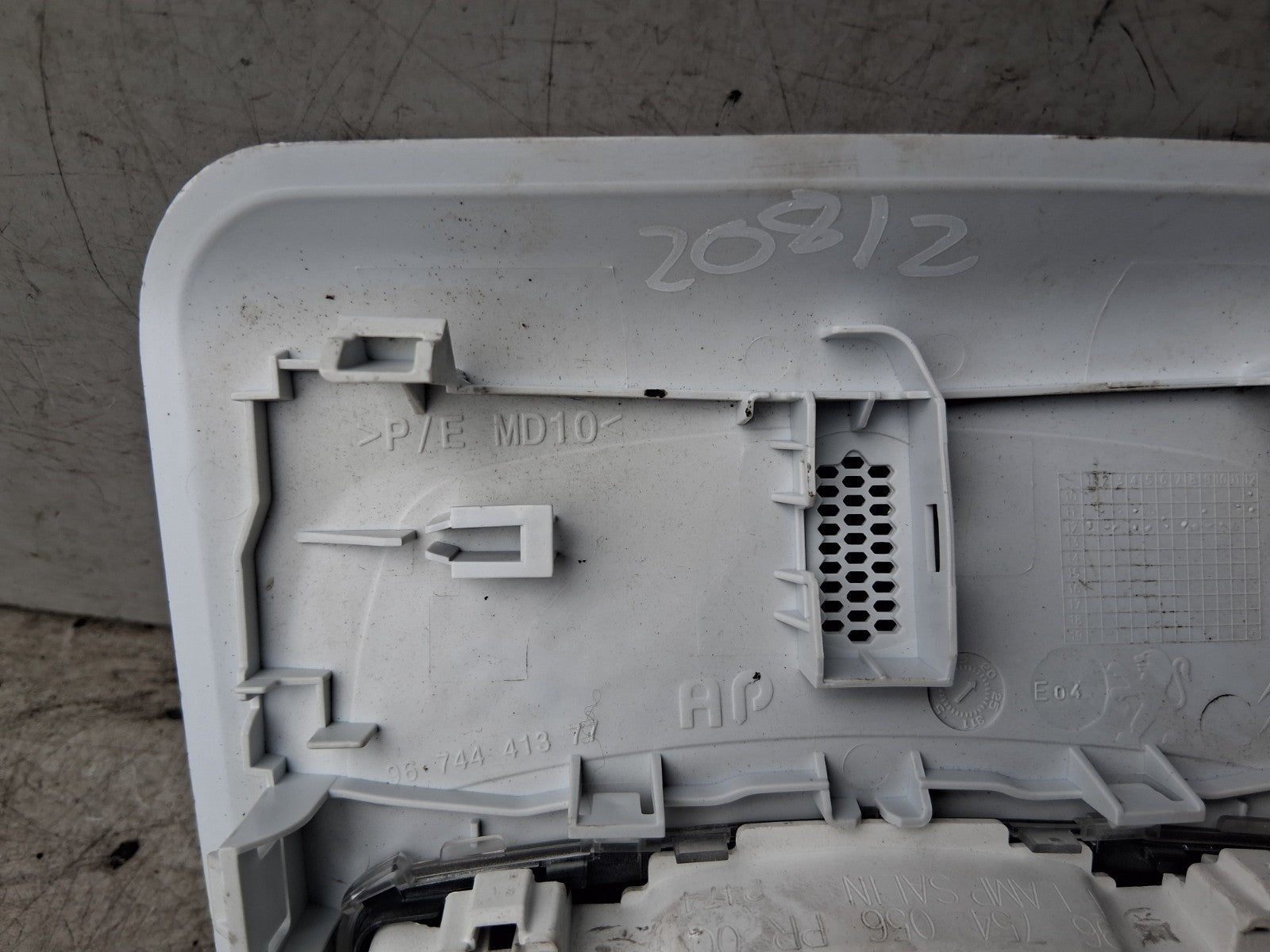 2012 PEUGEOT 208 FRONT INTERIOR ROOF READING COURTESY LIGHT 9674441377