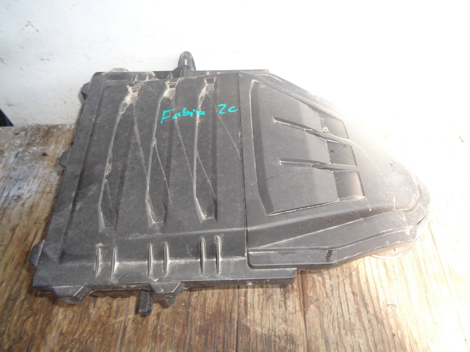 SKODA FABIA 2020 MK3 NJ 1.0 PETROL AIR FILTER HOUSING 04C129601N
