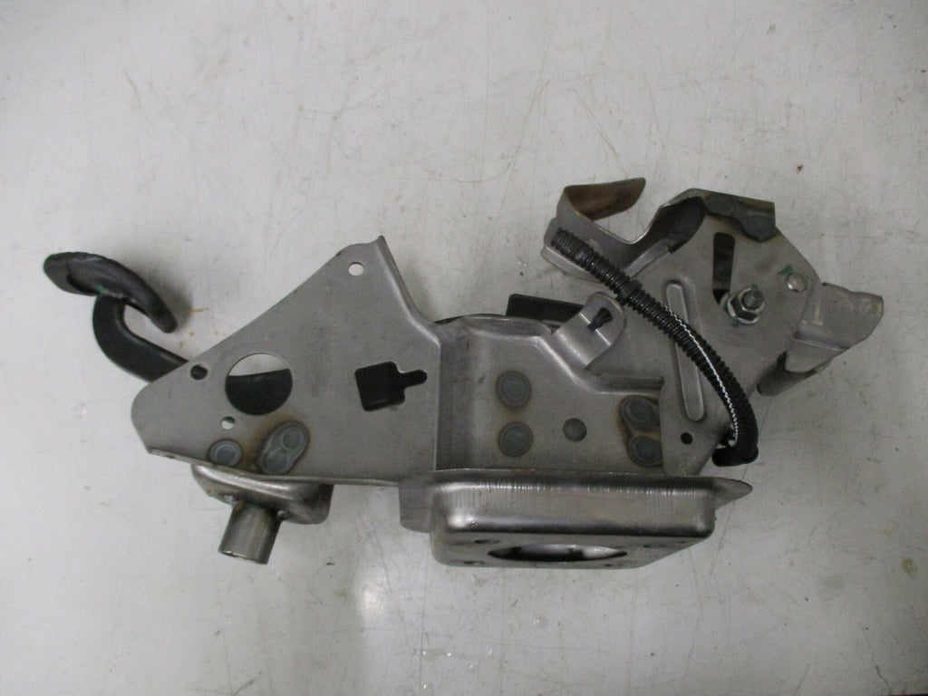 RENAULT CLIO MK4 2013 FOOT BRAKE PEDAL ASSEMBLY WITH MOUNT BRACKET