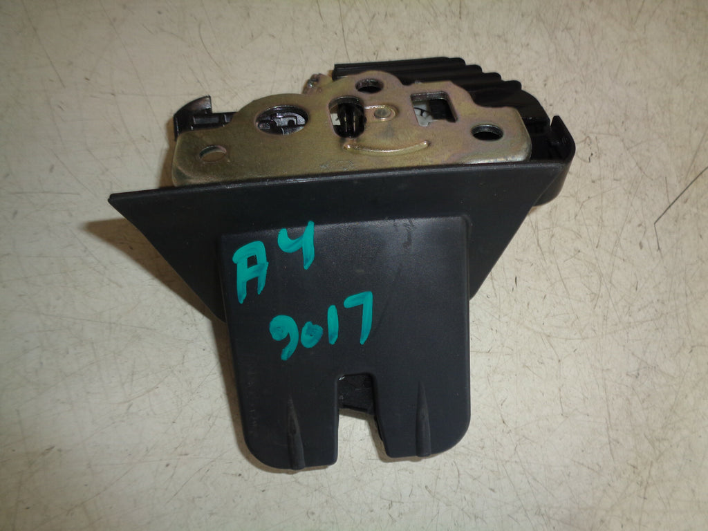 AUDI A4 B8 2014 REAR BOOT TAILGATE BOOT CATCH LATCH LOCK 8R0827505