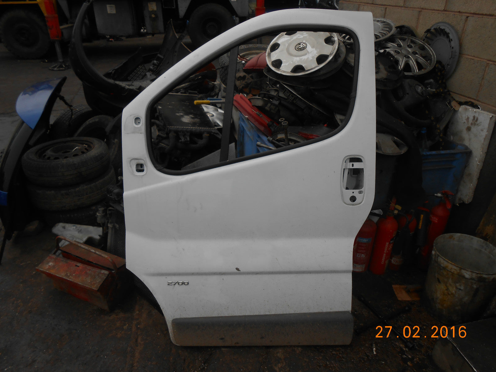 VAUXHALL VIVARO 2003 NSF PASSENGER  SIDE FRONT BARE DOOR TRIM  HINGE WHITE