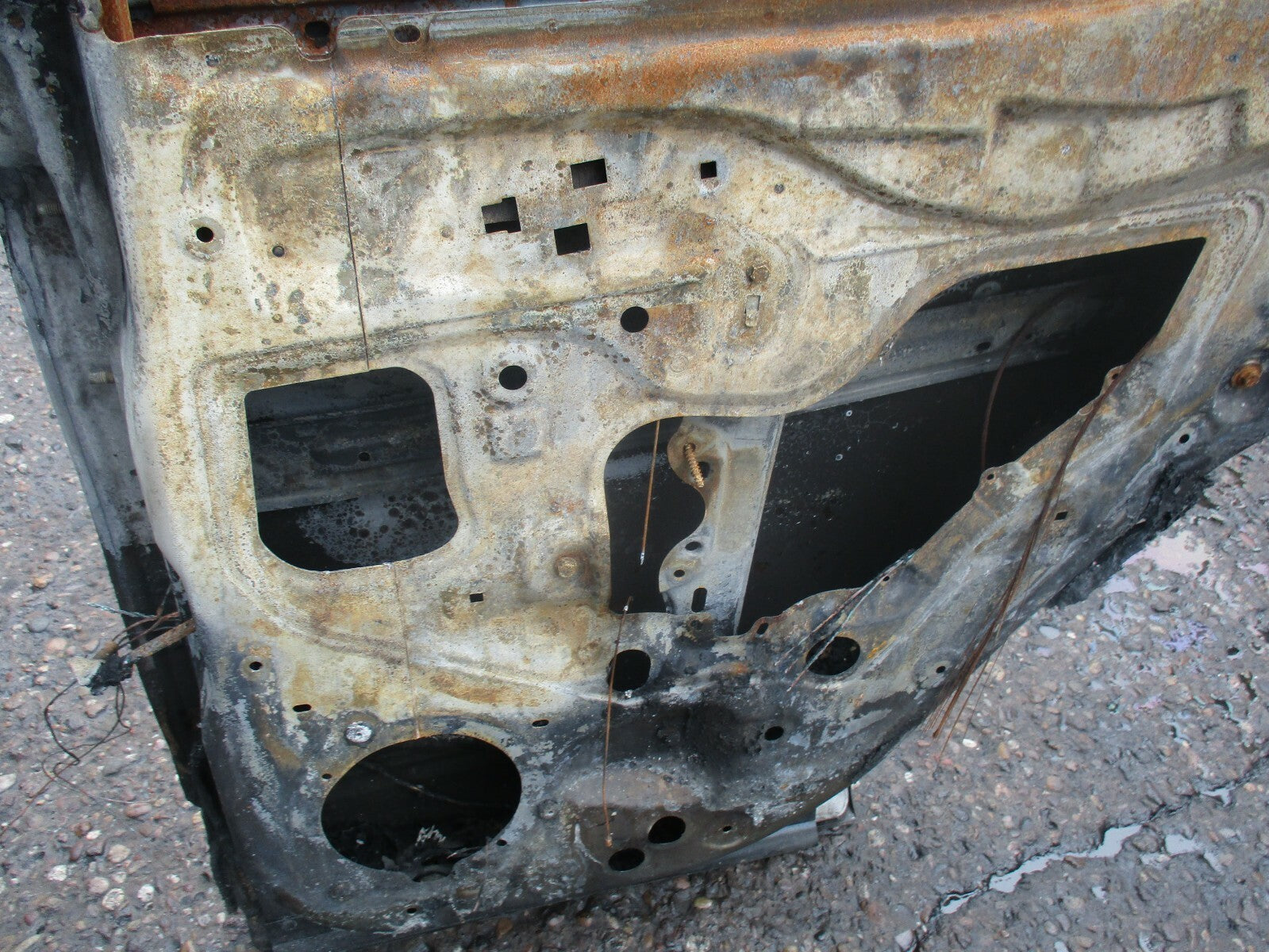 NISSAN QASHQAI J11 MK2 OSR DRIVER SIDE REAR BARE DOOR SHELL DAMAGED
