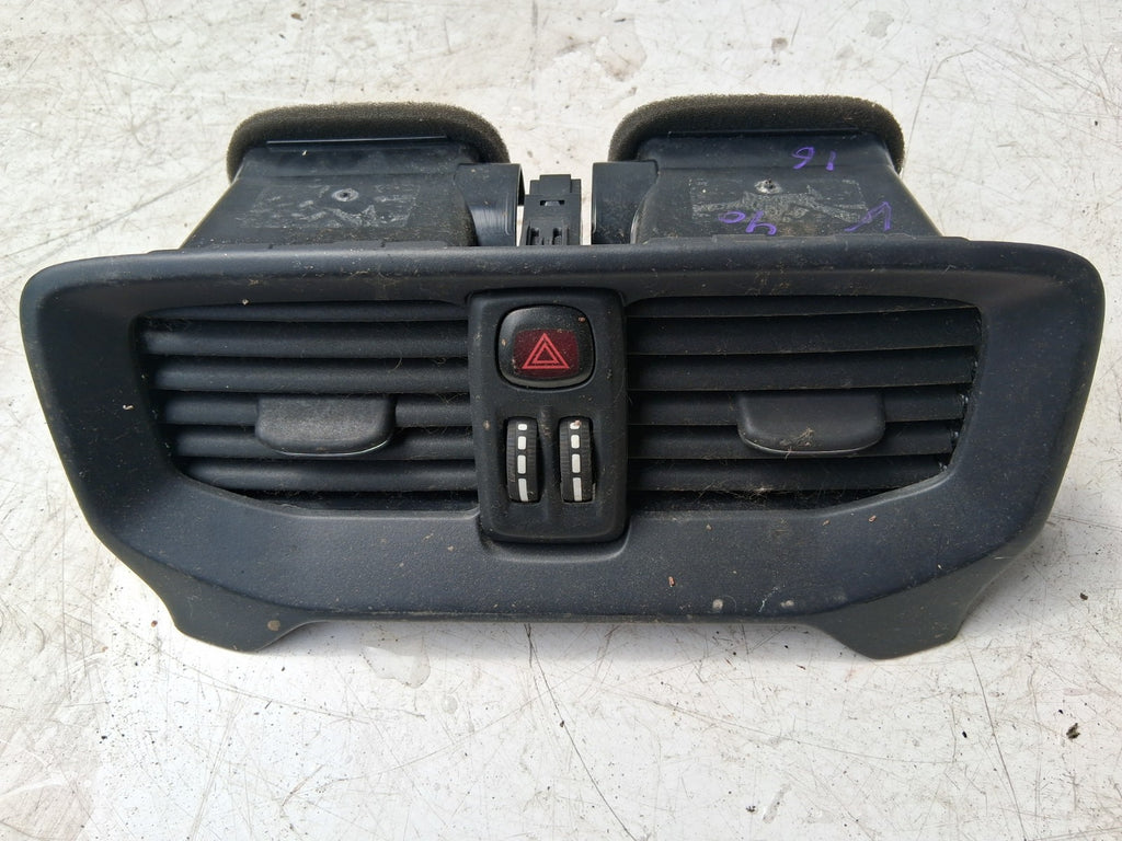 2016 VOLVO V40 DASH CENTER DOUBLE AIR VENT AND HAZARD SWITCH