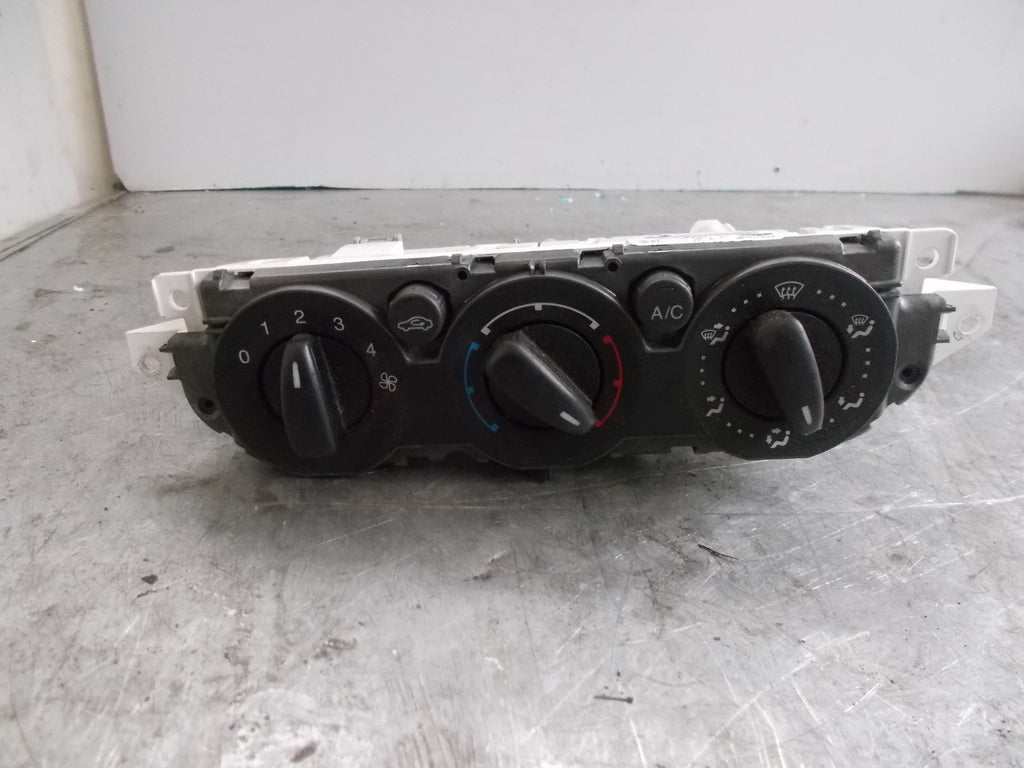 Ford Focus 1.6 TDCI (2009) AC & Heater Control 7M5T-19980-AA