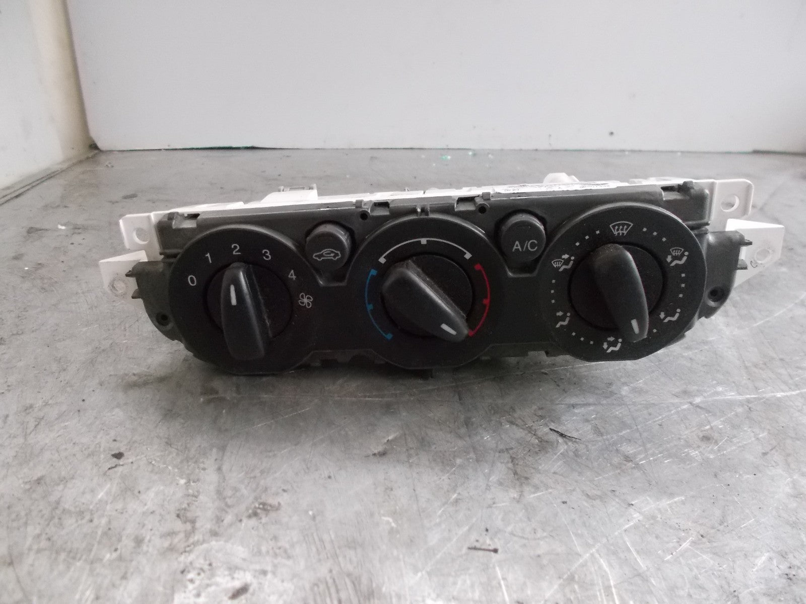 Ford Focus 1.6 TDCI (2009) AC & Heater Control 7M5T-19980-AA