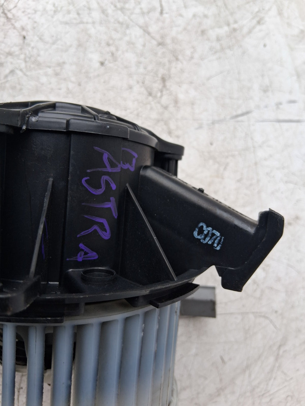 2013 VAUXHALL ASTRA J HEATER BLOWER MOTOR FAN U7254002