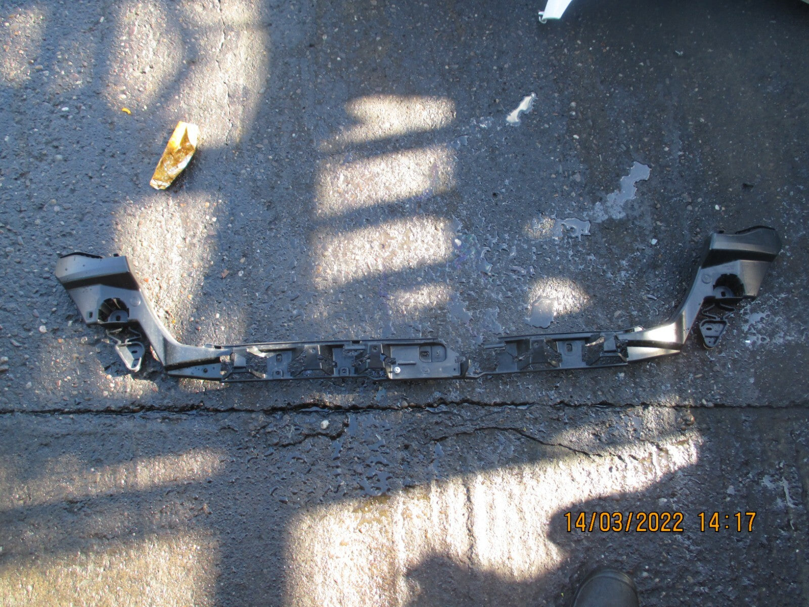JAGUAR XE 2019 REAR BUMPER TRIM MOUNTING BRACKET LX73-17E855-A DAMAGED