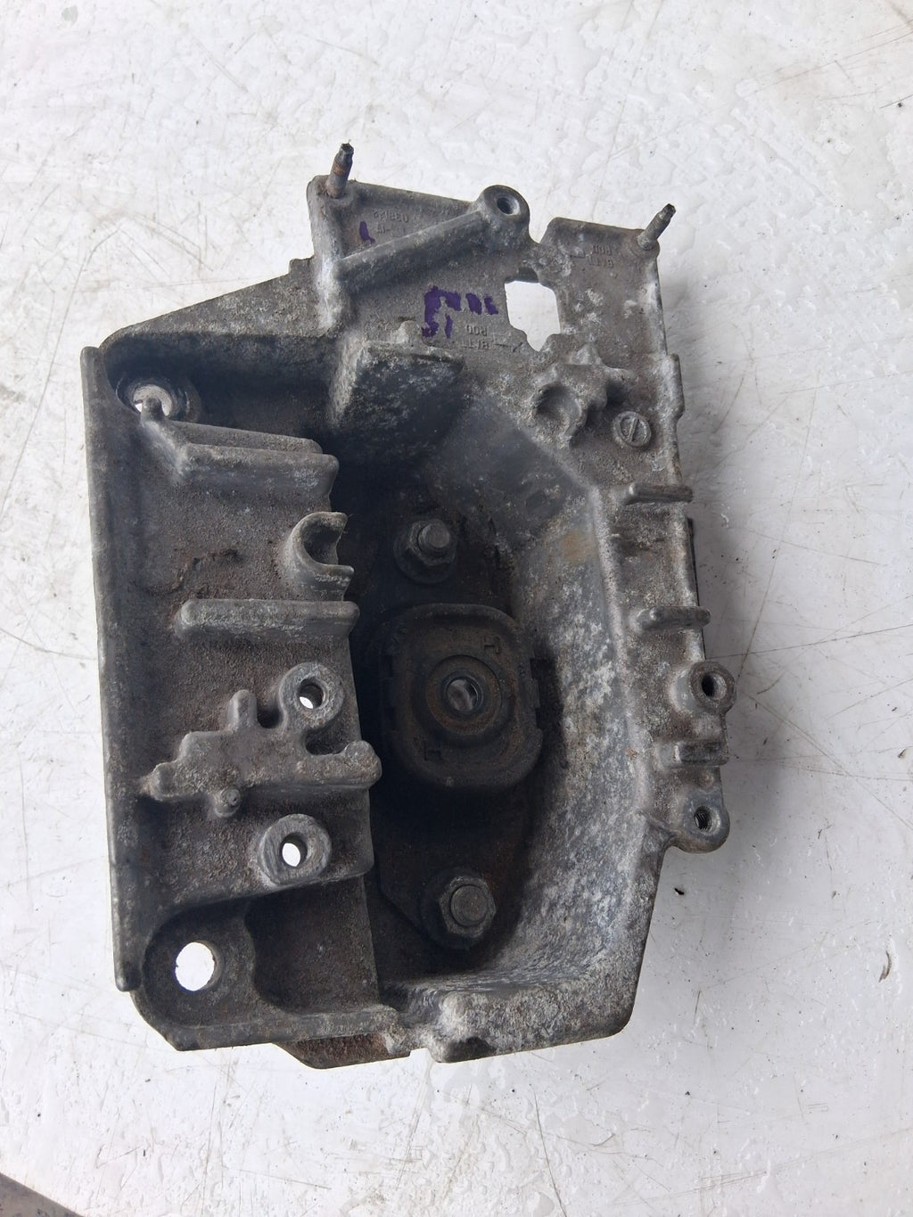 2016 NISSAN JUKE F15 ENGINE MOUNT BRACKET 038122