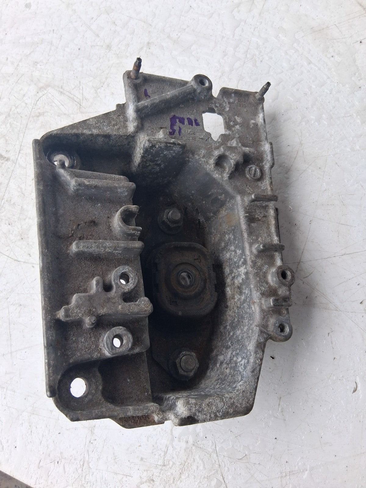 2016 NISSAN JUKE F15 ENGINE MOUNT BRACKET 038122