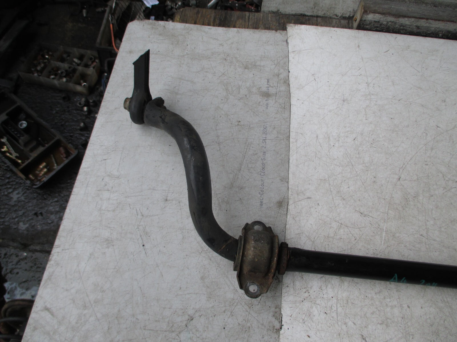 AUDI A4 B8 2011 FRONT ANTI ROLL SWAY BAR STABILIZER SUPPORT ROD 8K0411309L