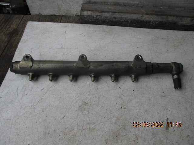 VOLVO S60 S80 V70 2000 2.4 DIESEL FUEL INJECTOR RAIL 8658252