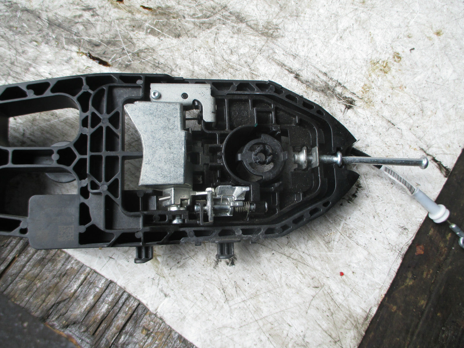 FORD GALAXY MK4 2020 OS DRIVER DOOR HANDLE BRACKET ASSEMBLY EM2B-R224N02-BC