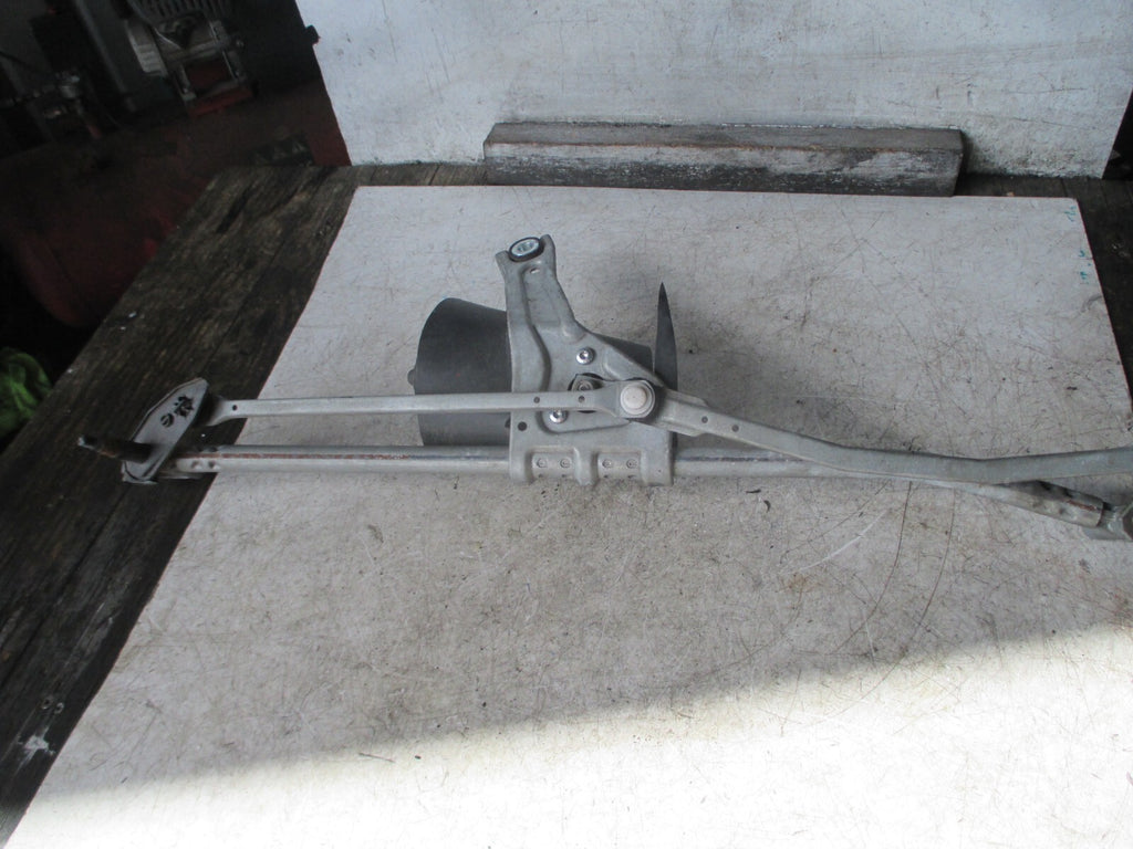 BMW MINI ONE R50 2005 FRONT WINDSCREEN WIPER MOTOR