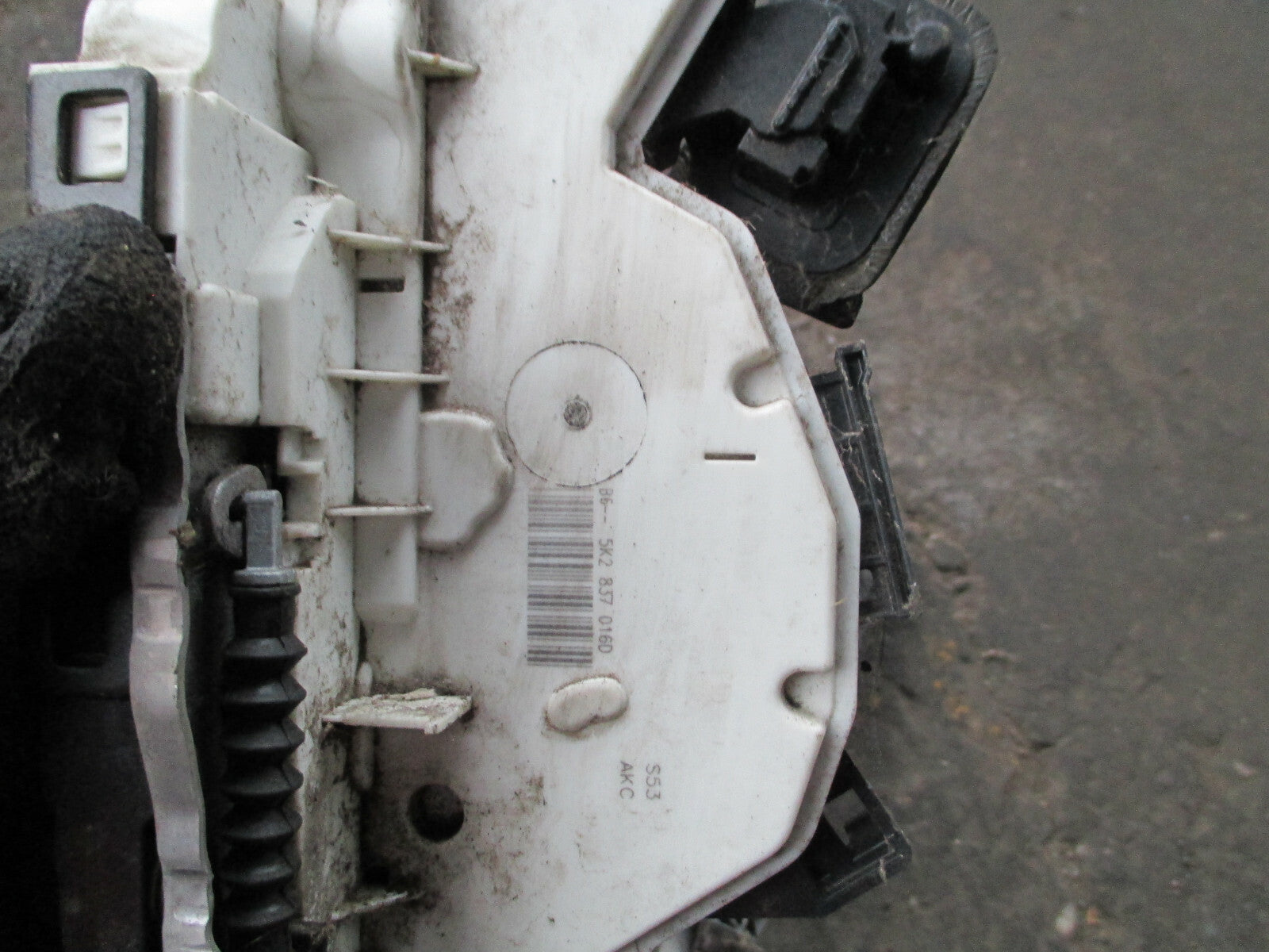 VW VOLKSWAGEN GOLF MK7 2013 OSF DRIVER SIDE FRONT DOOR LOCK MECHANISM 5K2837016D