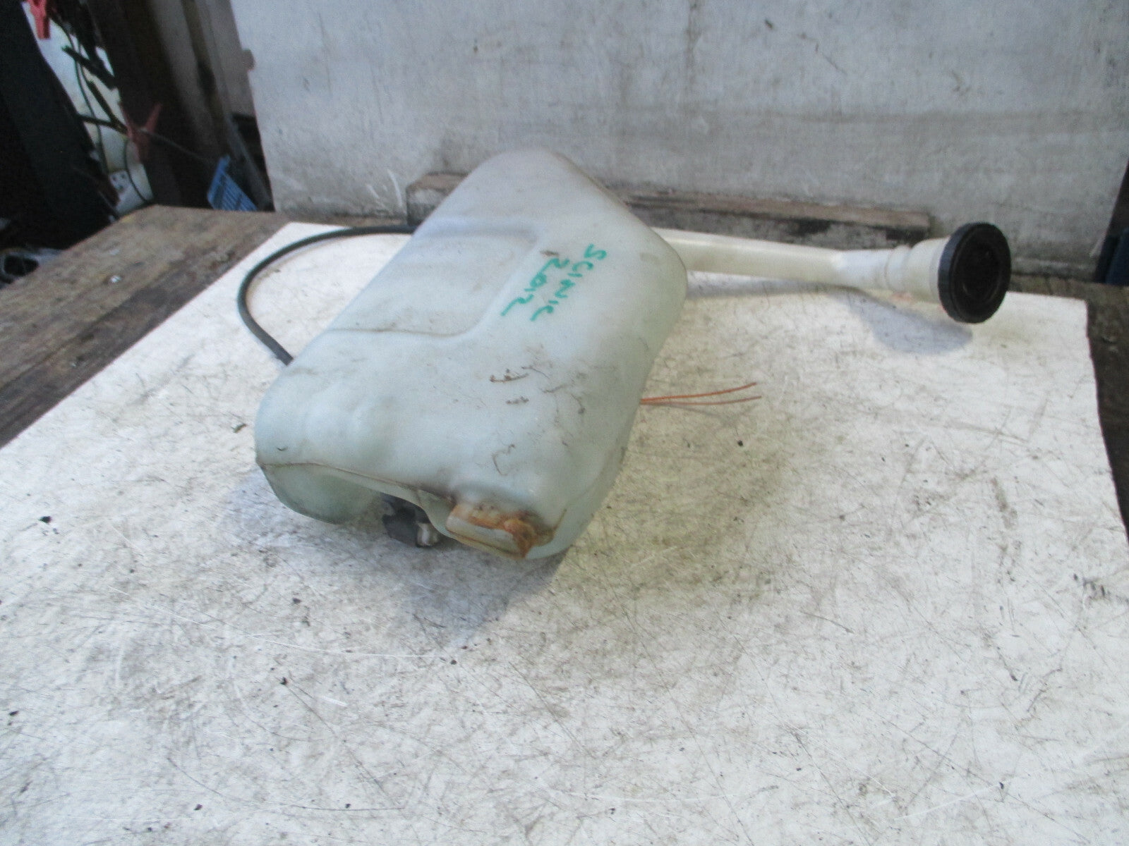 RENAULT SCENIC MK3 2012 FRONT WINDSCREEN WASHER WATER BOTTLE 289100014R
