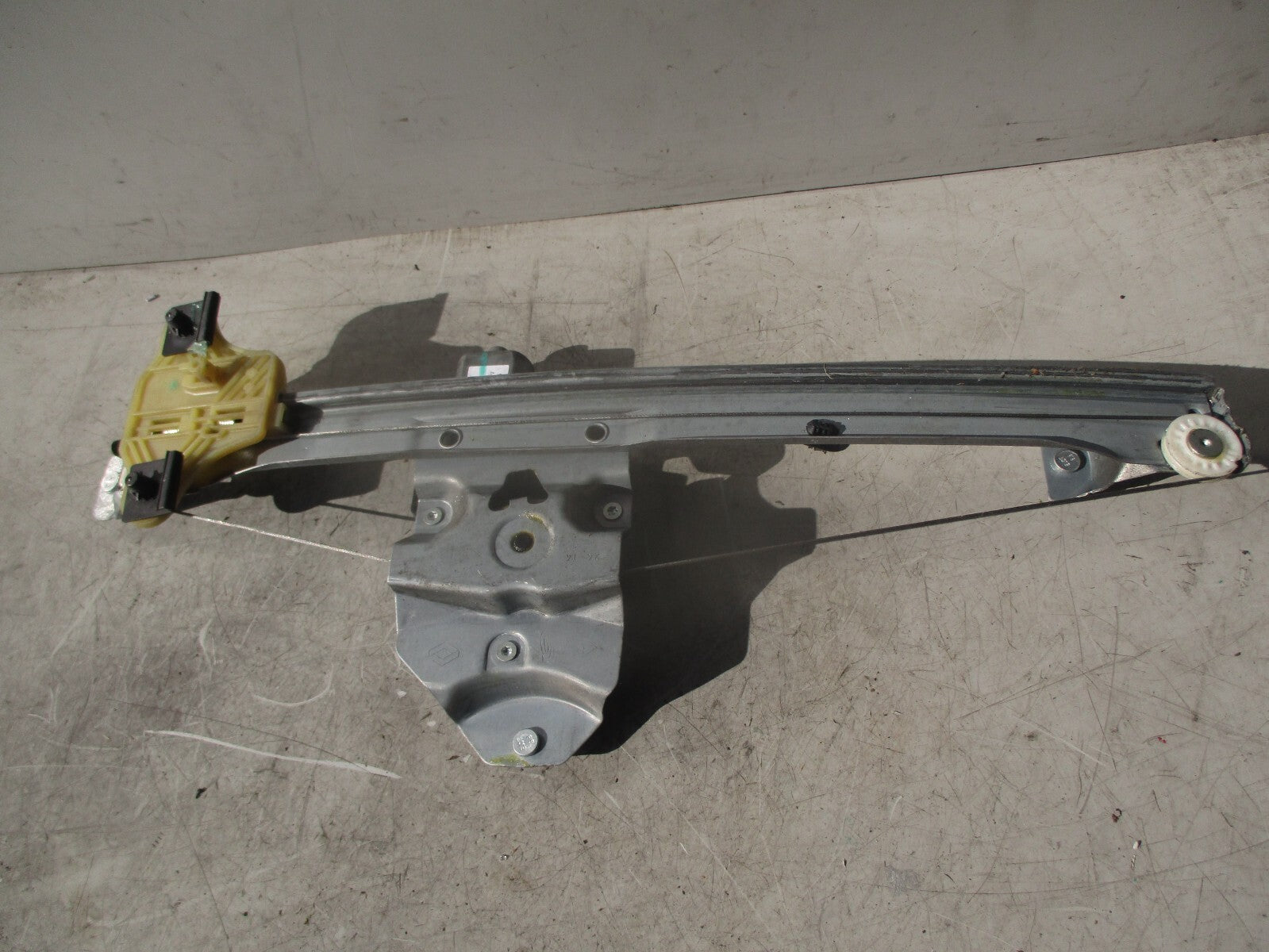 2015 RENAULT CLIO MK4 NSF PASSENGER FRONT WINDOW MOTOR & REGULATOR 807213867R